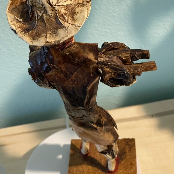 Mexican folk art paper mache villager figurine carrying a stack of wood, Vintage - Picture 11 of 11